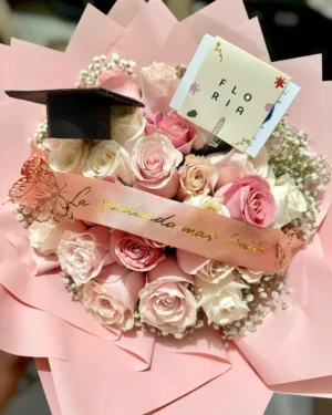 Ramo Dulce Aurora de FLORIA para graduación